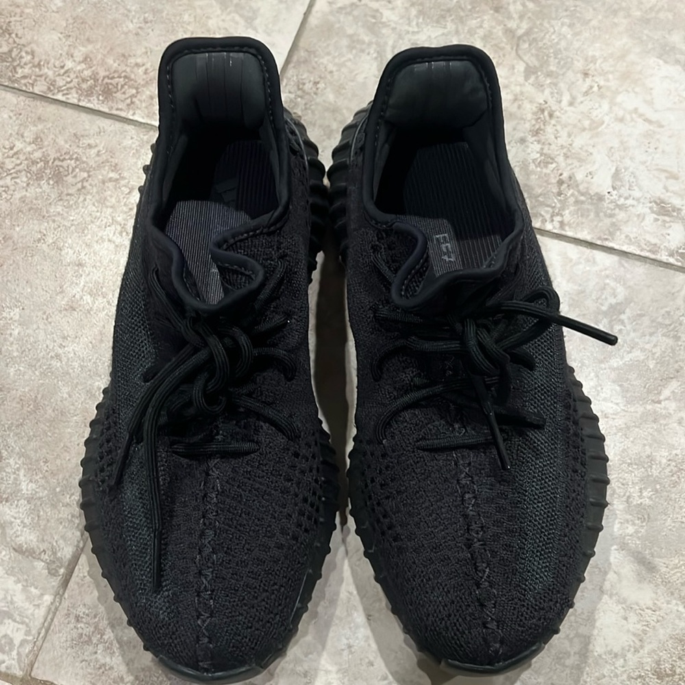 Brand New Never worn black on Black Yeezy size 9